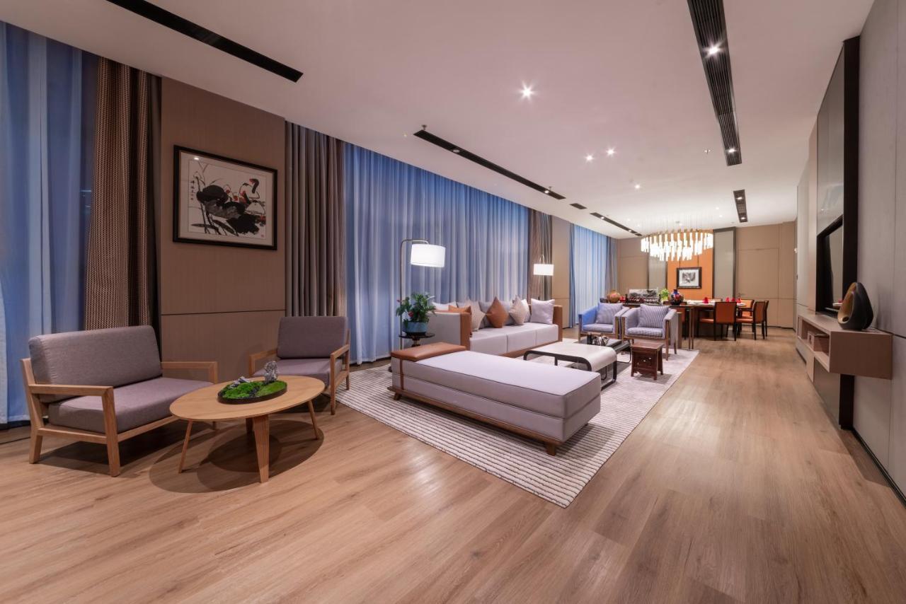 Holiday Inn Express Shenzhen Longhua By Ihg מראה חיצוני תמונה