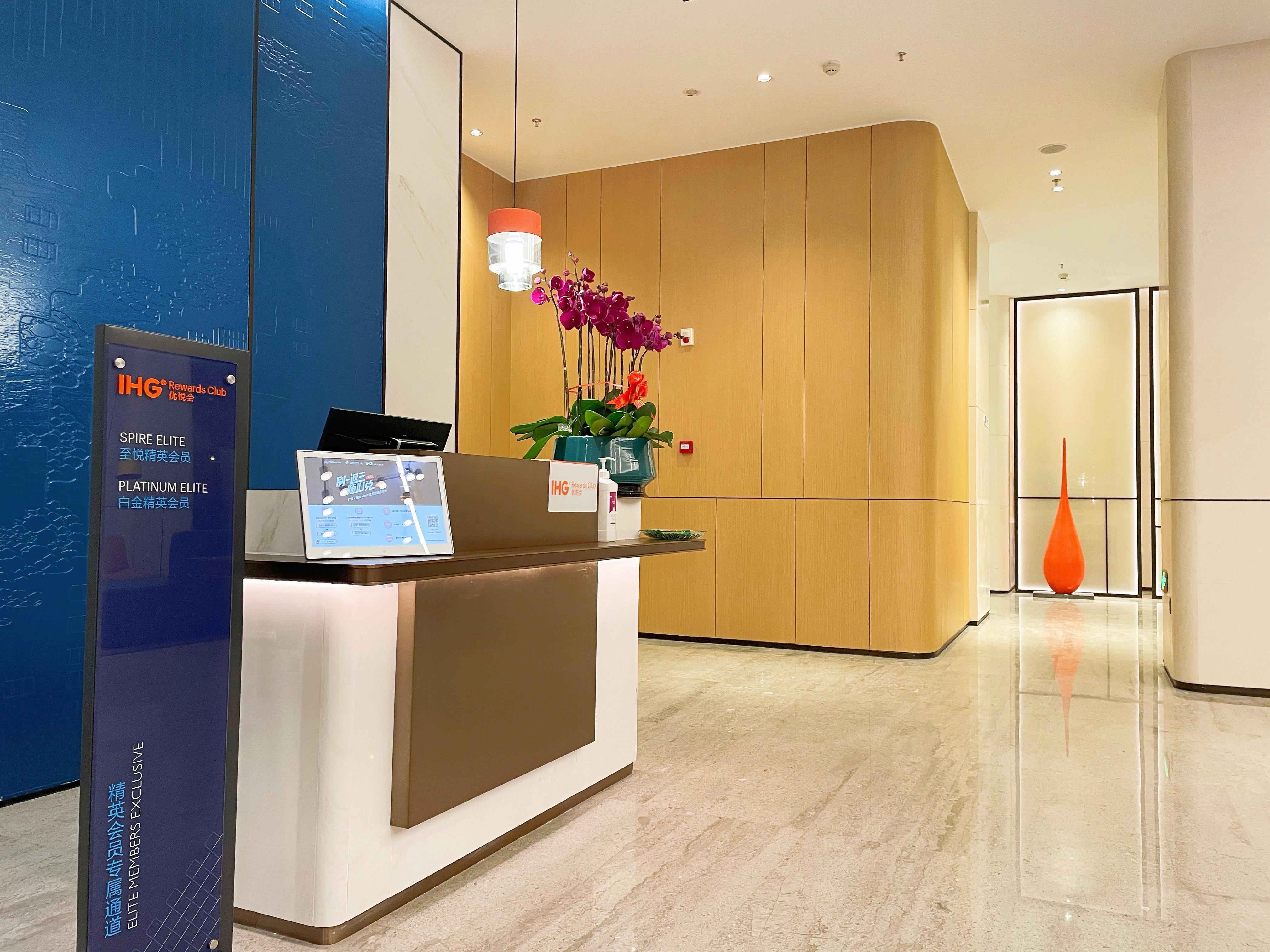 Holiday Inn Express Shenzhen Longhua By Ihg מראה חיצוני תמונה